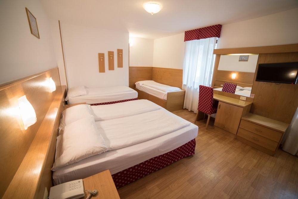 Hotel Due Spade Folgaria Luaran gambar